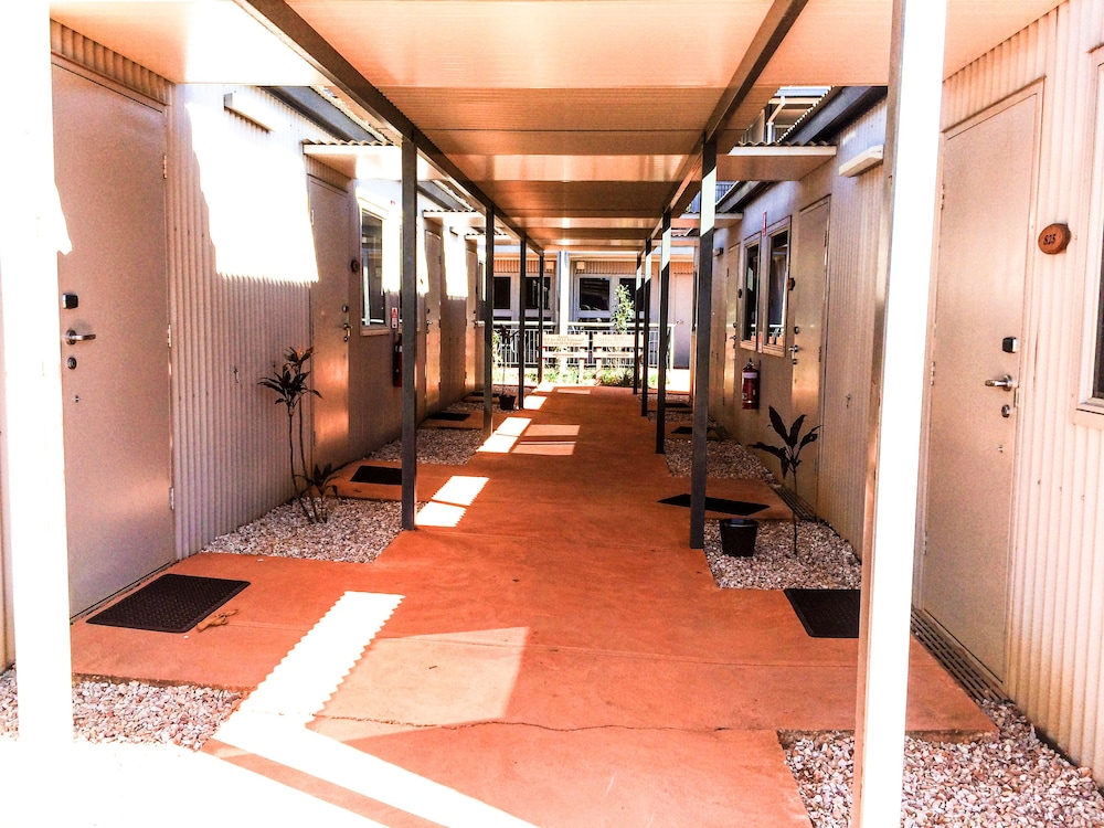 SPINIFEX HOTEL 18/39
