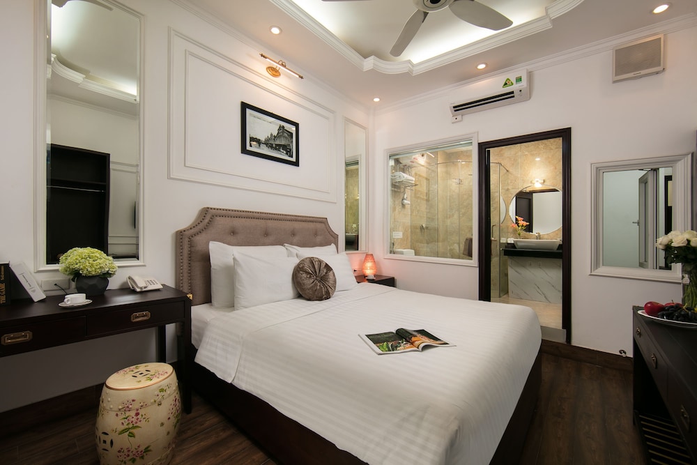 Golden Rooster Hotel 44/62