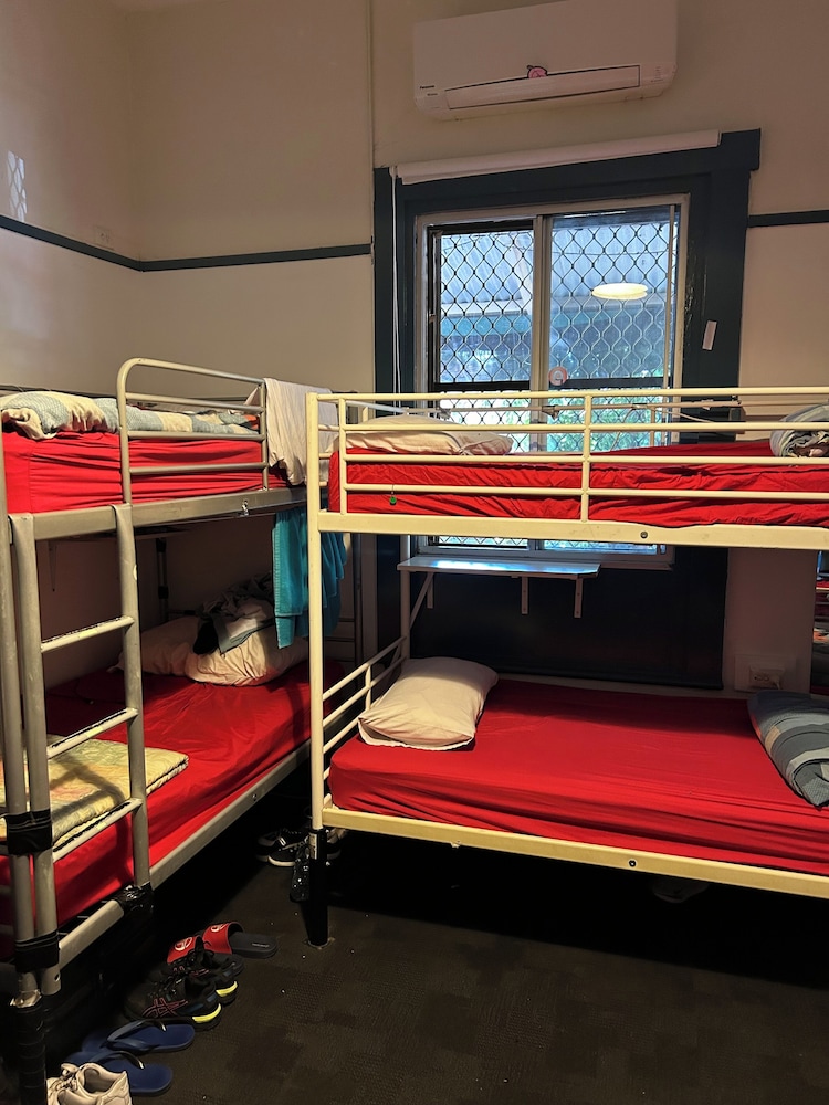 The Shiralee - Hostel 36/57