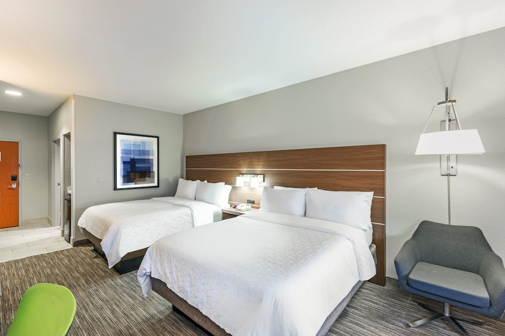 Holiday Inn Express Hotel And Suites Pryor 17/53
