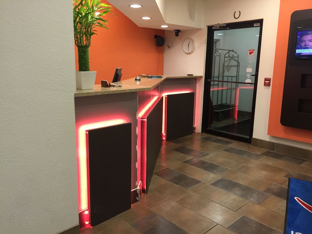 Lobby at Motel6 Anderson, IN - Indianapolis, ANDERSON - IN