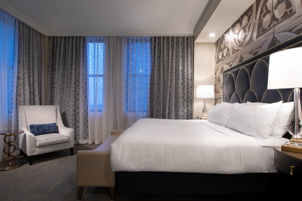ROOM, KING BED, CITY VIEW, CORNER