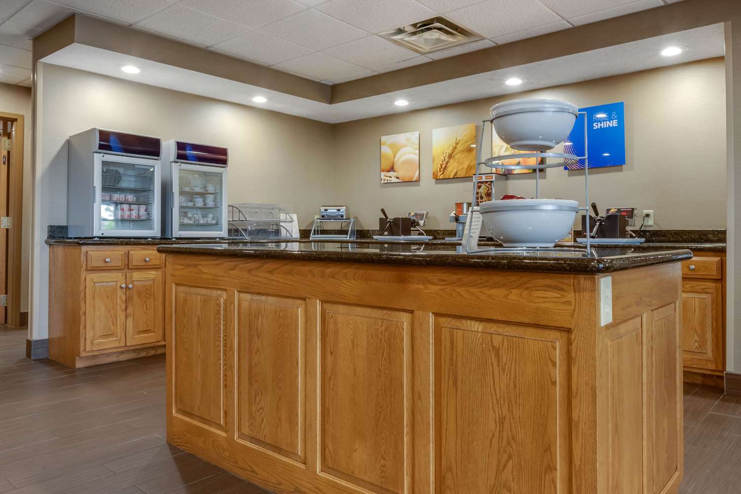 Comfort Suites Hotel and Conference Center, Berlin OH 6/36