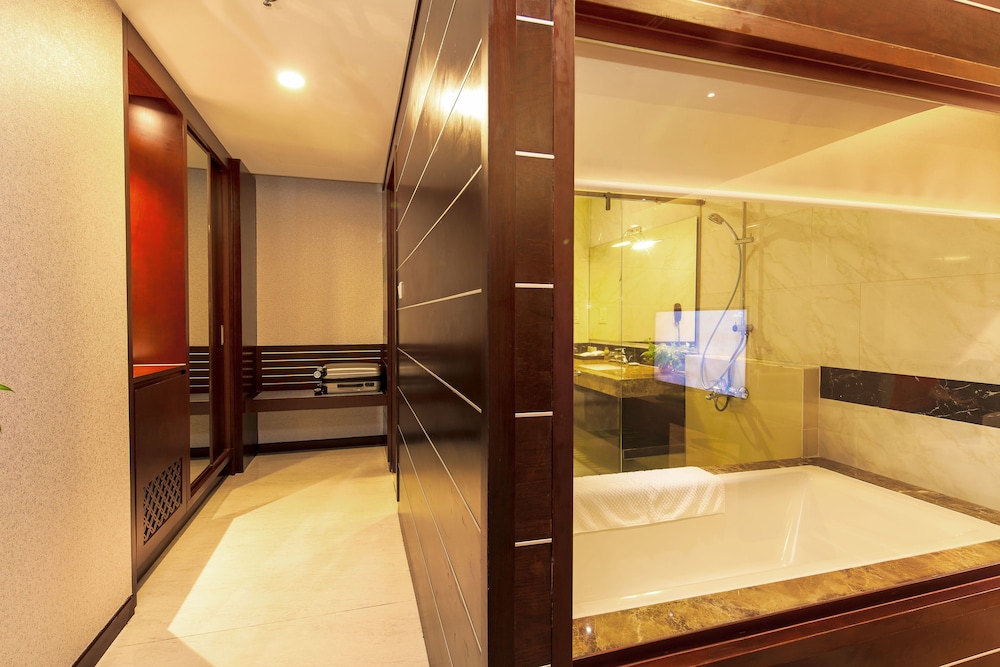 The Mira Hotel 20/50
