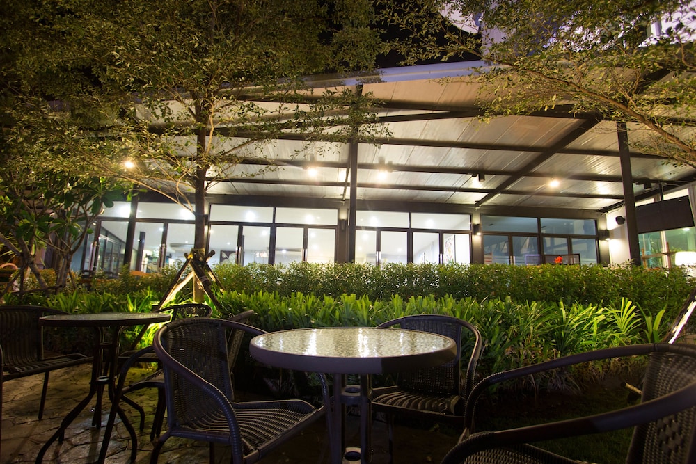 Primetime Hotel 18/20