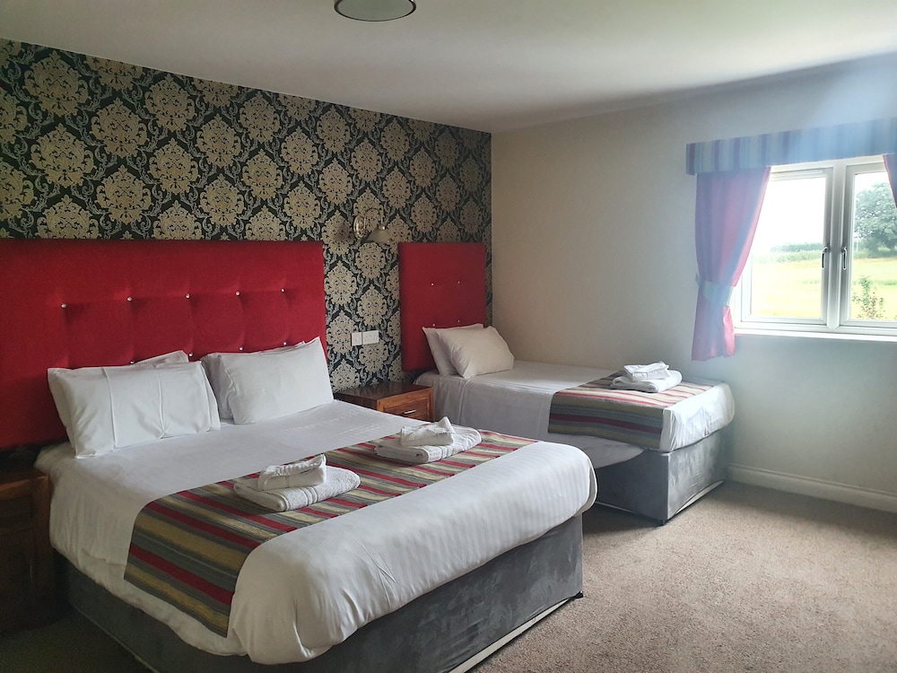 Cuttle Bridge Inn Hotel 3/28