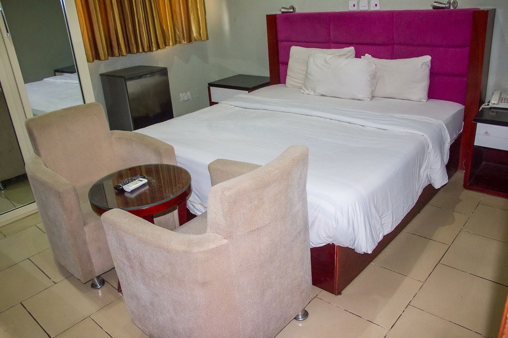 Folade Hotels 10/29