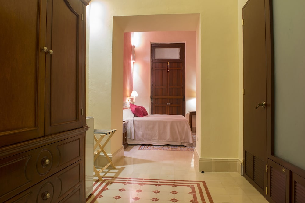 Hotel Del Gobernador 50/50
