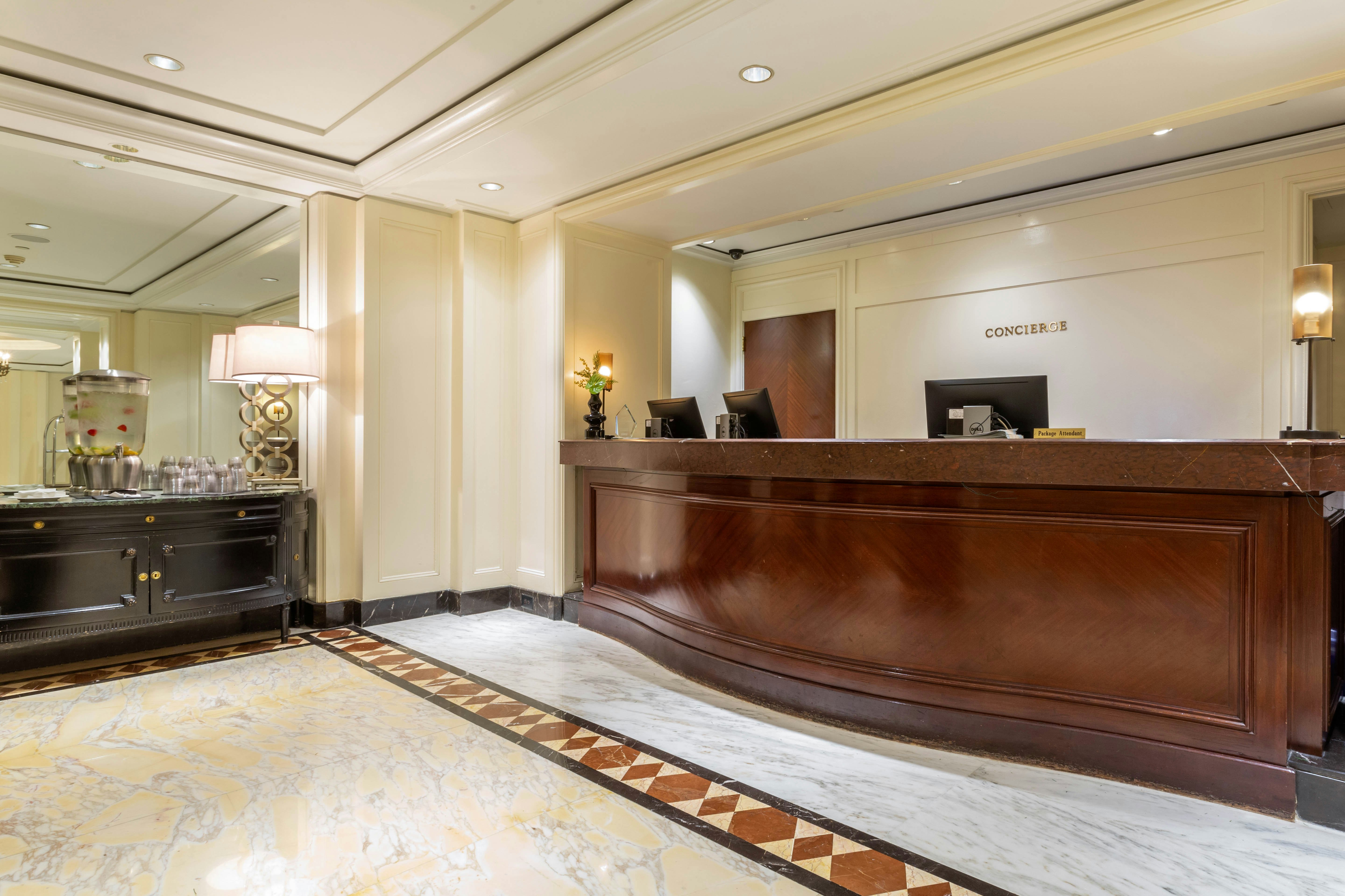 OMNI BERKSHIRE PLACE 7/62