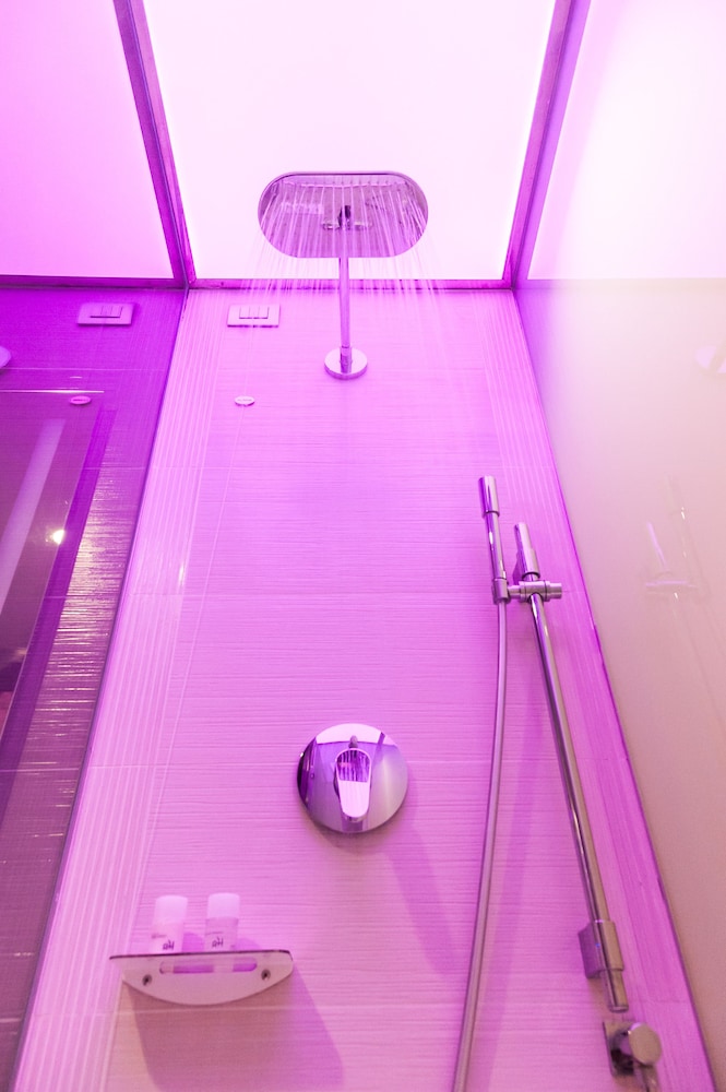 8piuhotel 22/50