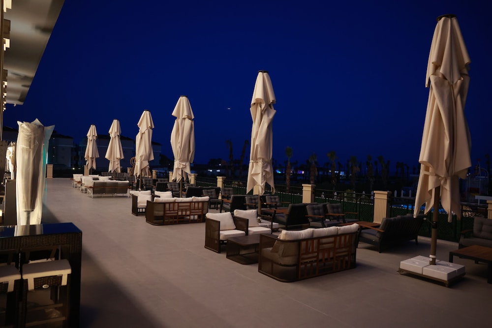 Serenity Queen Hotel 53/58