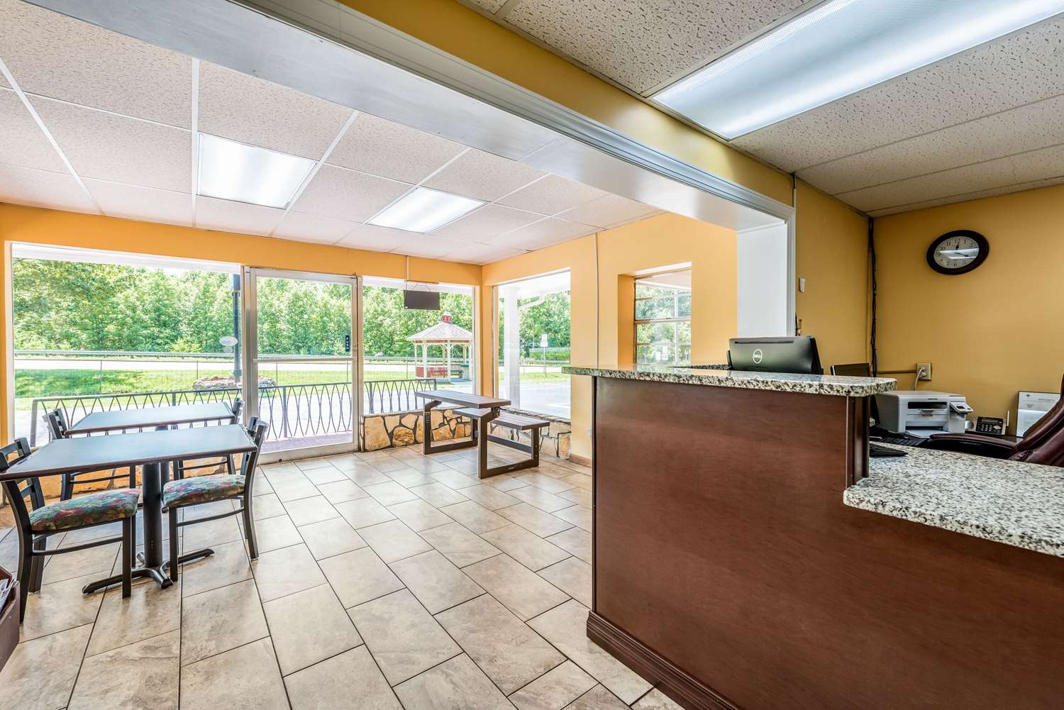 Americas Best Value Inn Franklin 8/24