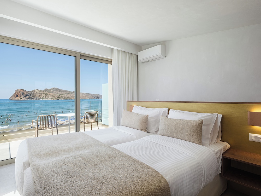 Horizon, Maisonette, King Bed, 1 Queen and 1 Single Bed, Sea Front, Private Pool