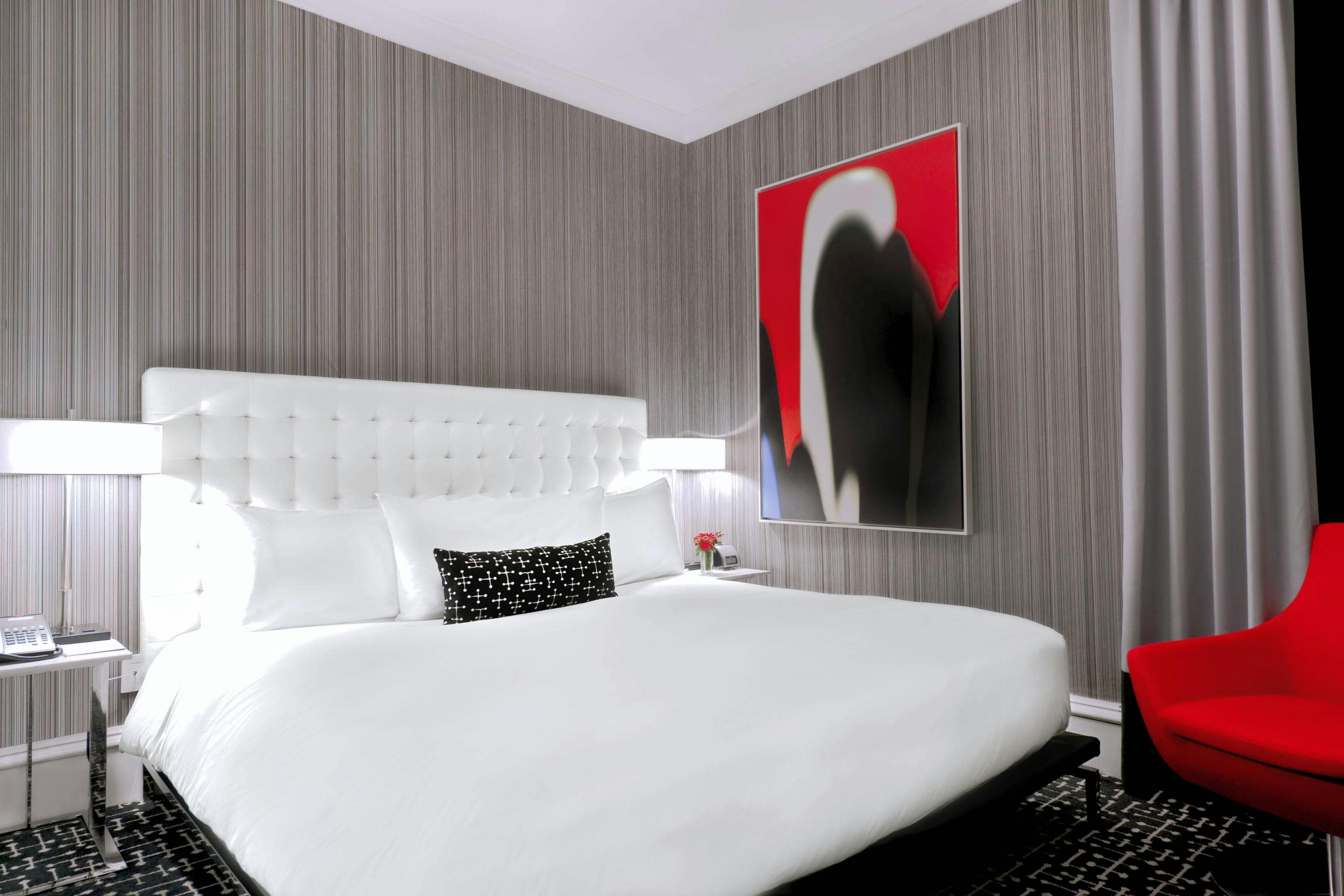 DELUXE, KING BED