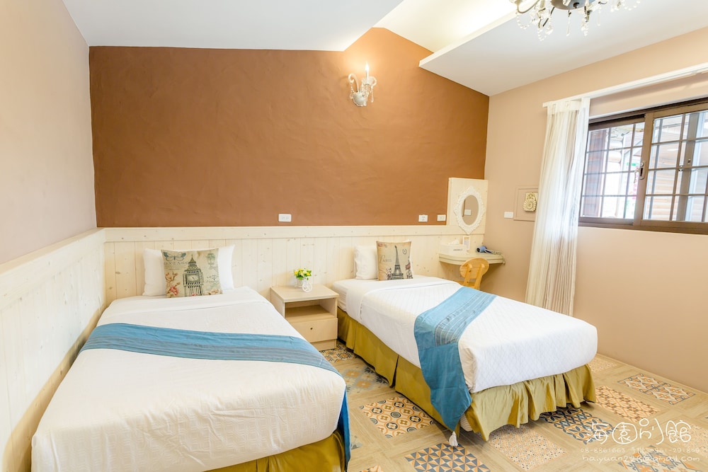COMFORT, TWIN BEDS