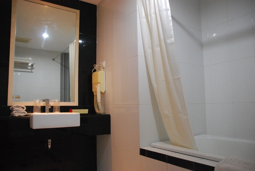 ROYAL JELITA HOTEL 45/45