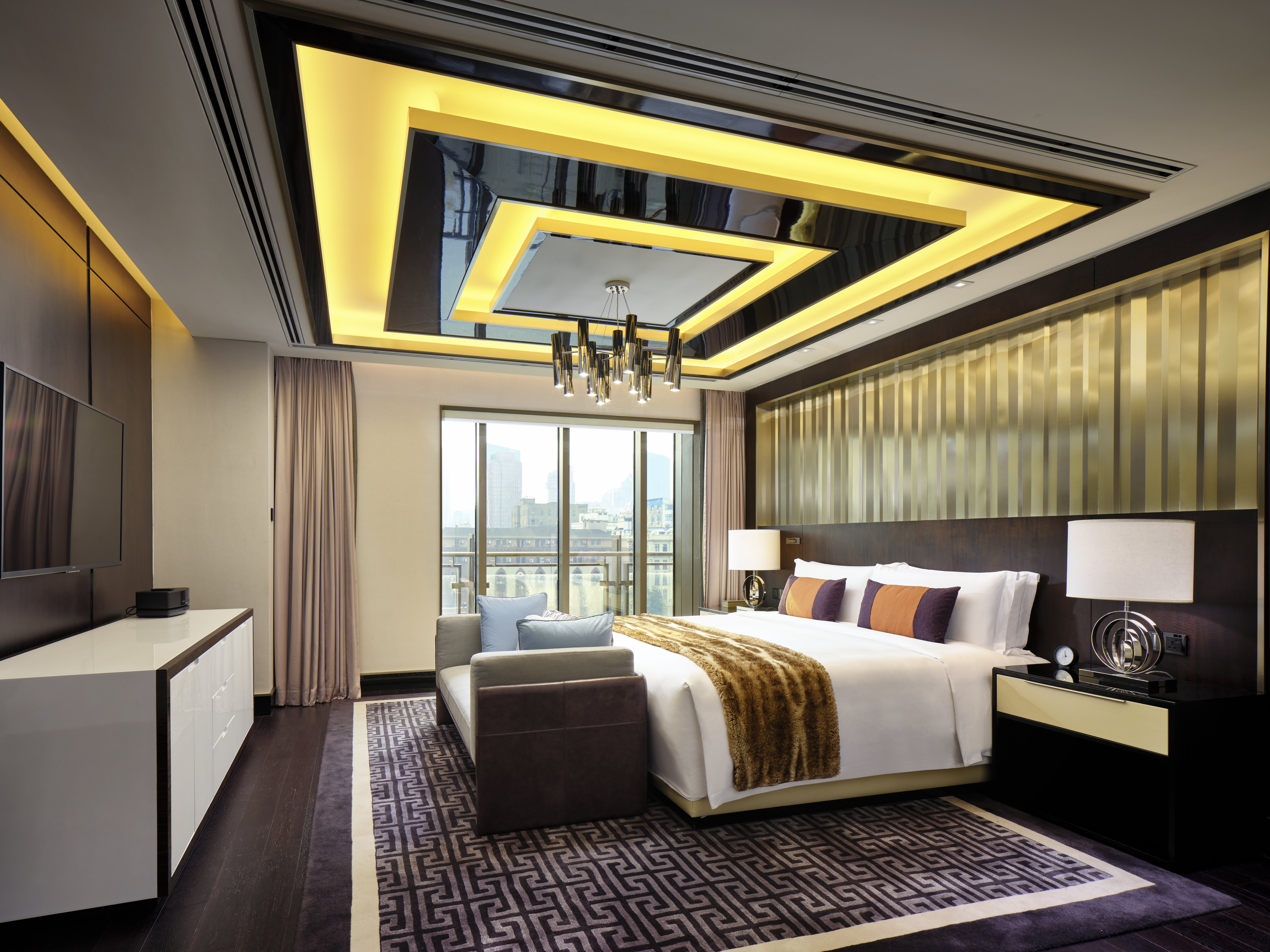 Diplomat, Suite