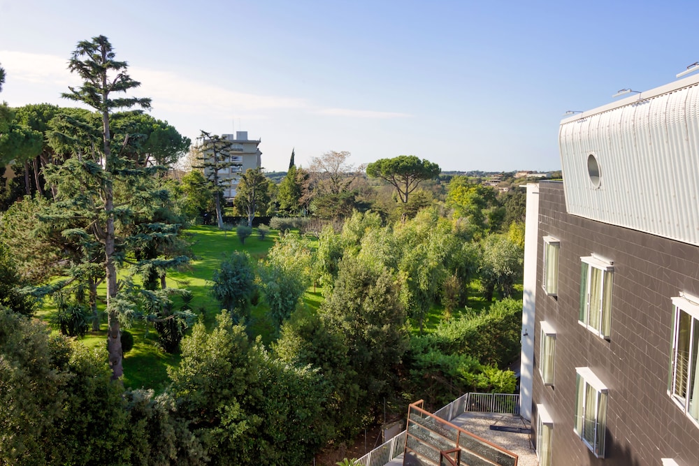 Black Hotel Rome 57/60