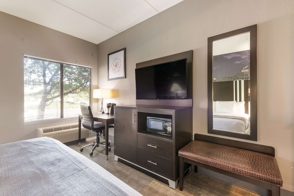Clarion Pointe Greensboro Airport 37/44