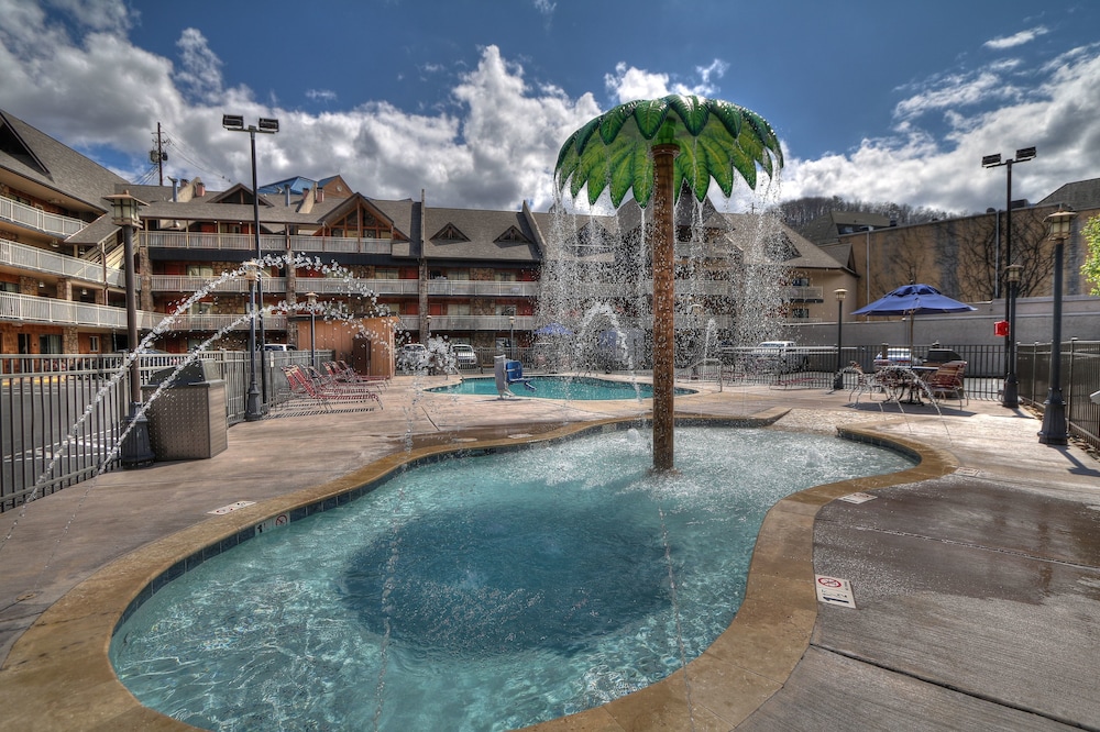 Crossroads Inn & Suites 58/68