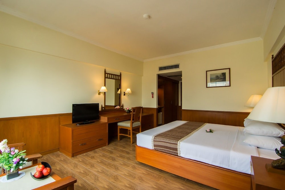 Bangkok Palace Hotel 18/75