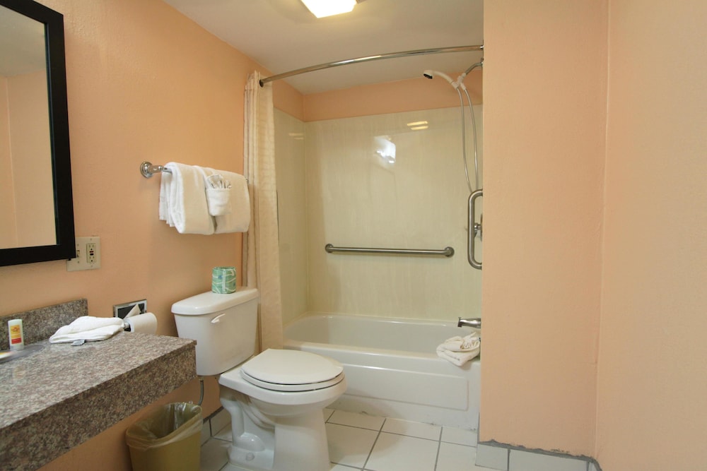 Days Inn By Wyndham Independence 14/45