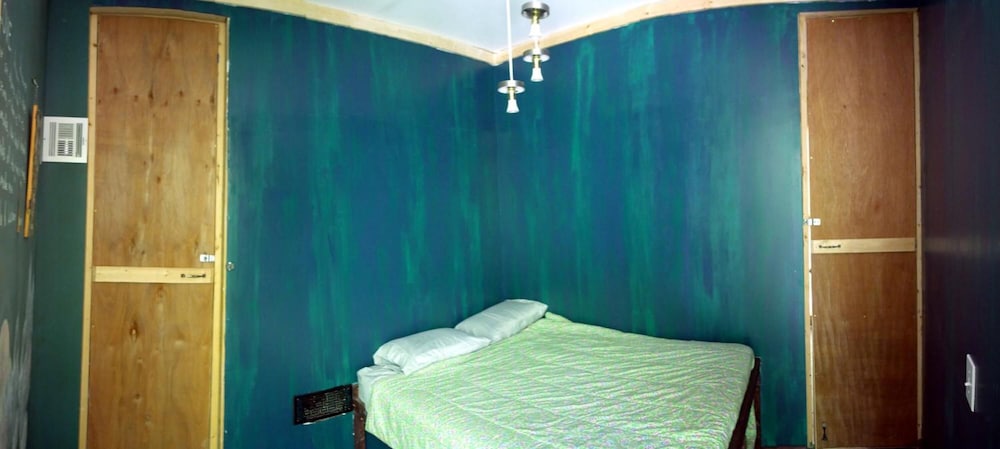 Lost River Hostel 18/50