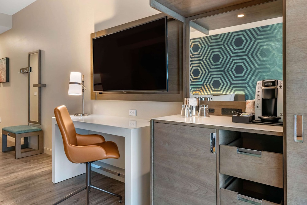 Cambria Hotel St Petersburg Madeira Beach Marina 48/58