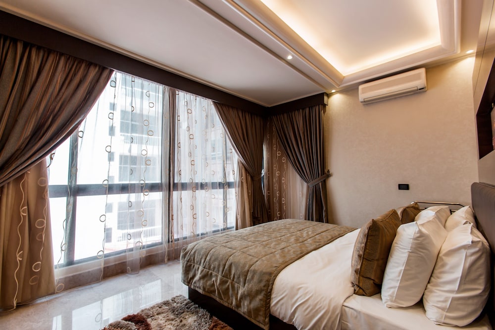 Lahoya Verdun, Beirut 13/50