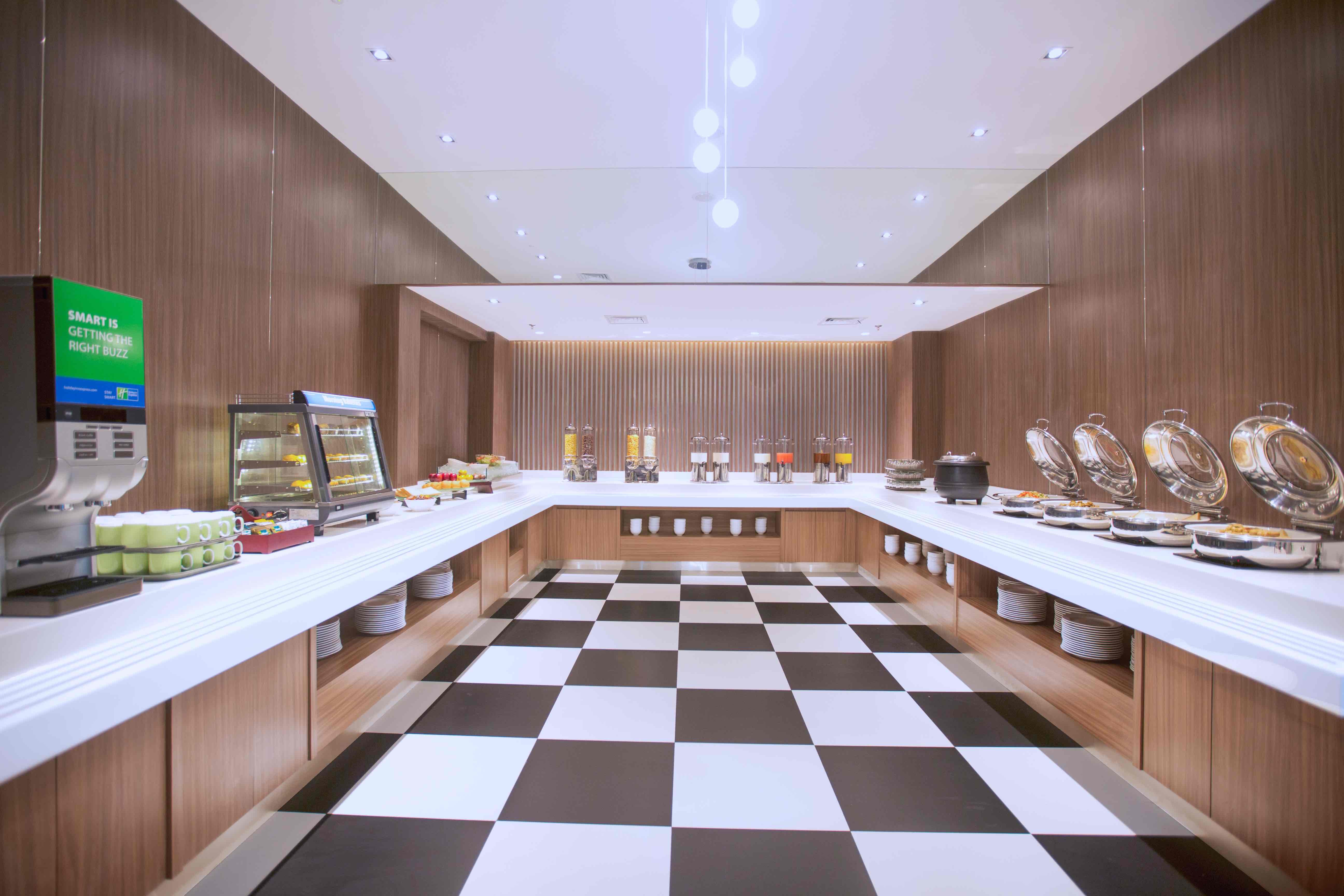 Holiday Inn Express Jakarta International Expo 46/75