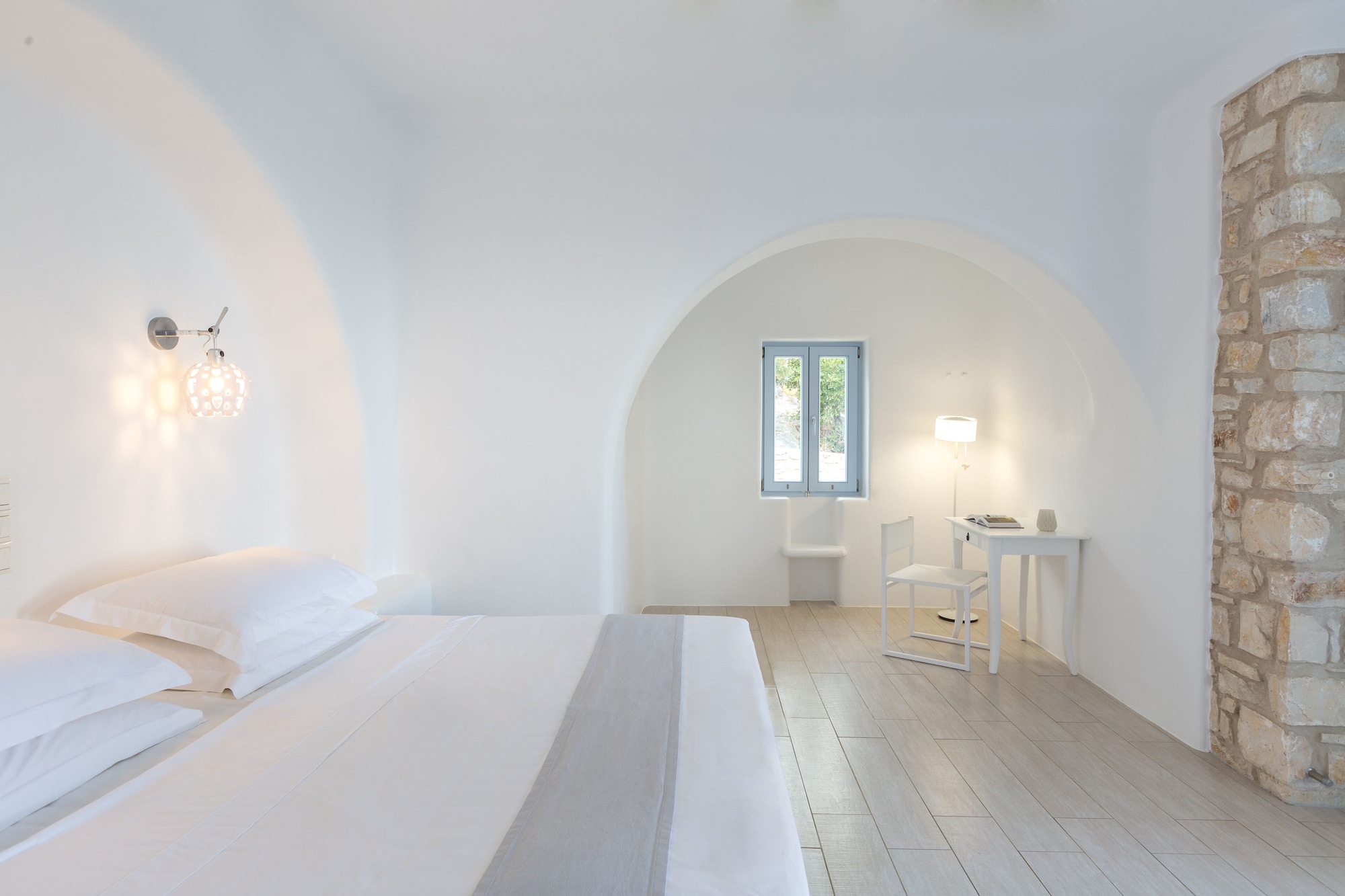 JUNIOR SUITE, KING BED, SEA VIEW