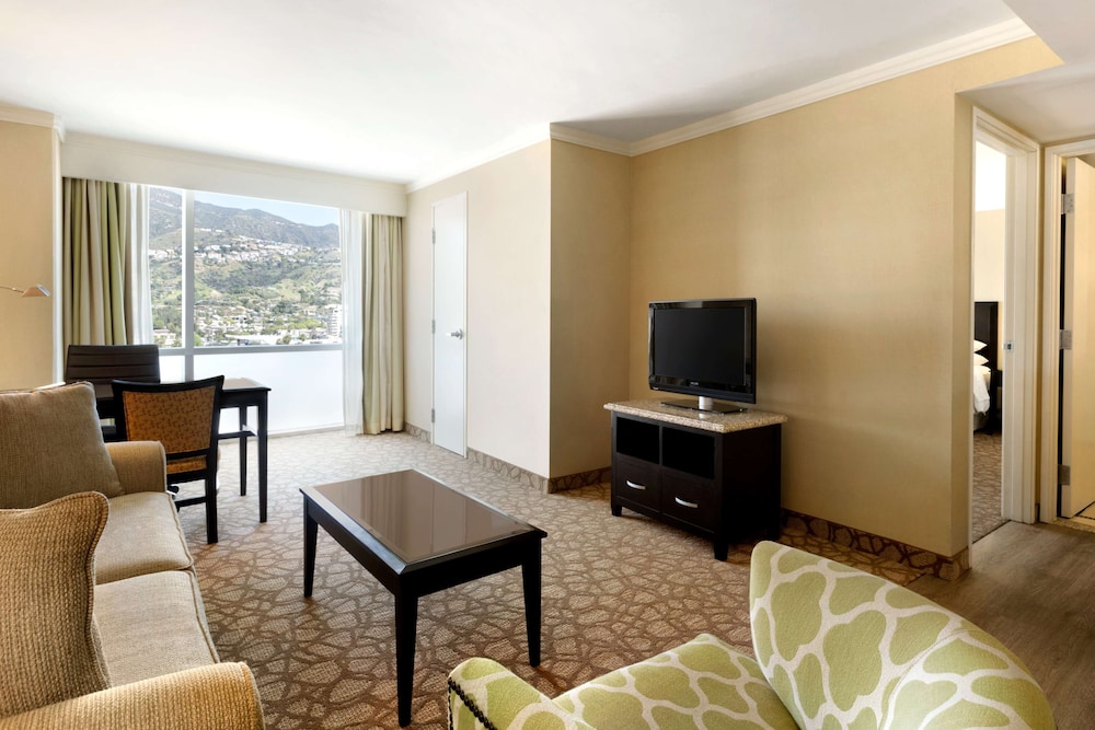 Embassy Suites by Hilton Los Angeles Glendale 22/54