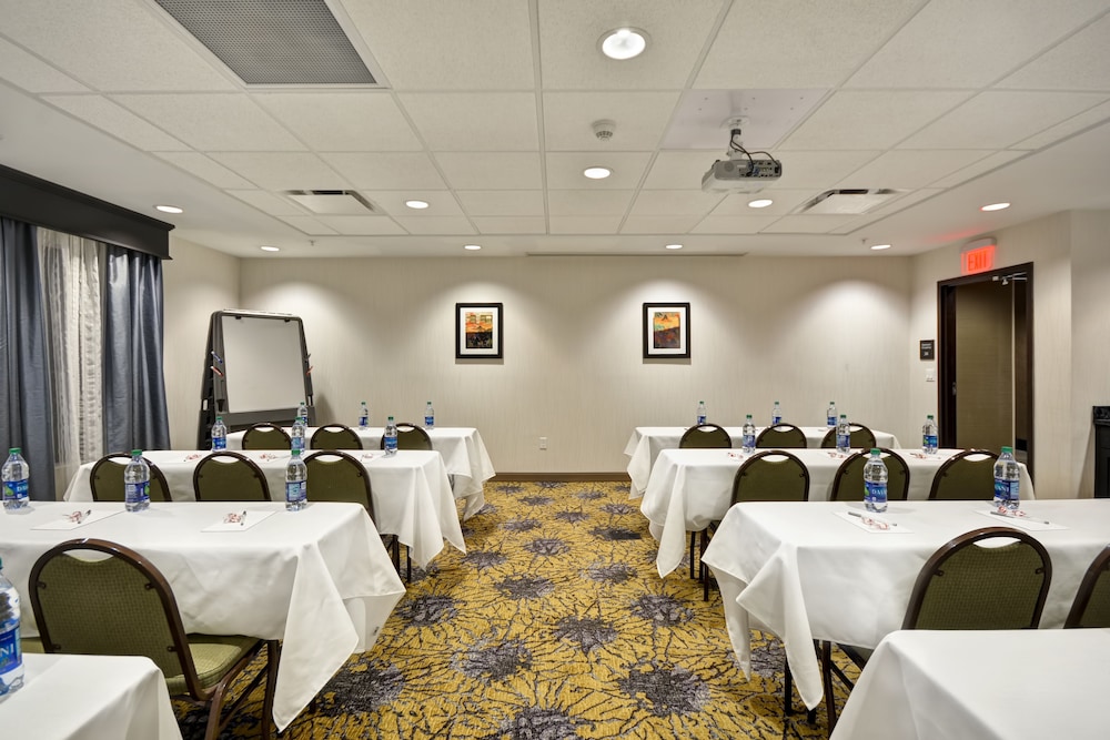 Hampton Inn Suites Detroit Warren 45/49