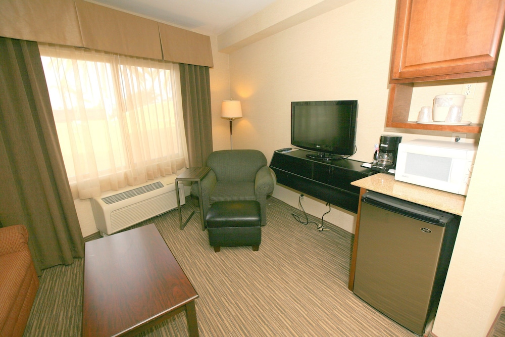 HOLIDAY INN EXPRESS SAN DIEGO SOUTH - CHULA VISTA 52/71