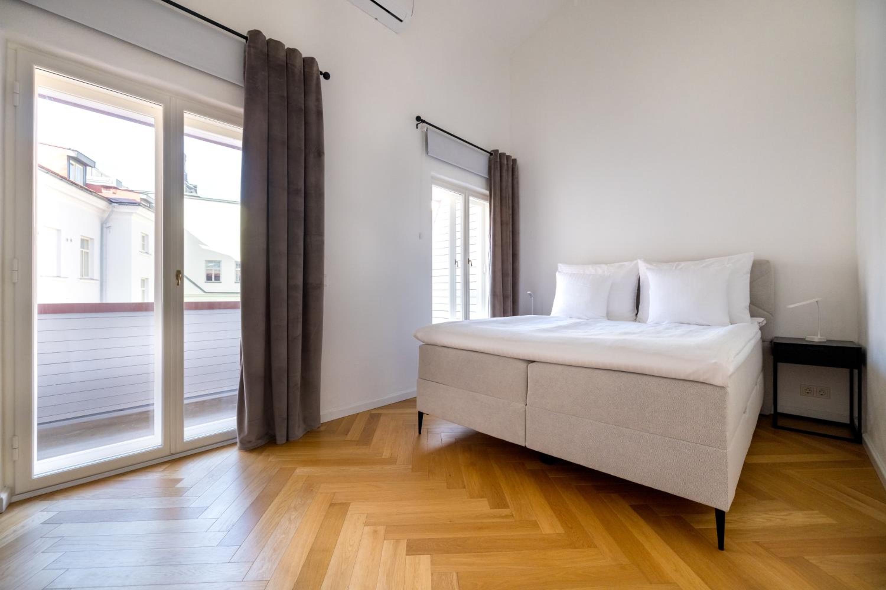 Suite, Apartment, Side Building