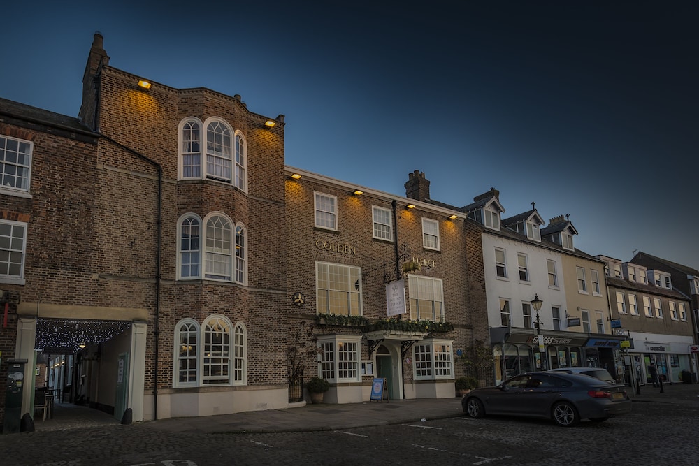 The Golden Fleece Hotel 43/50