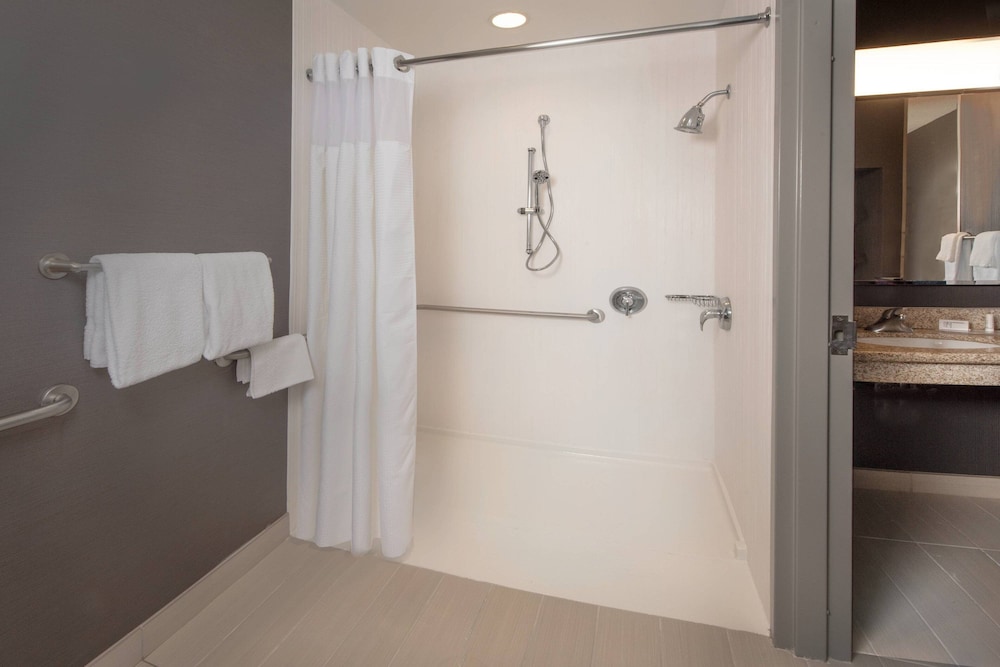 Courtyard By Marriott Frederick 11/34