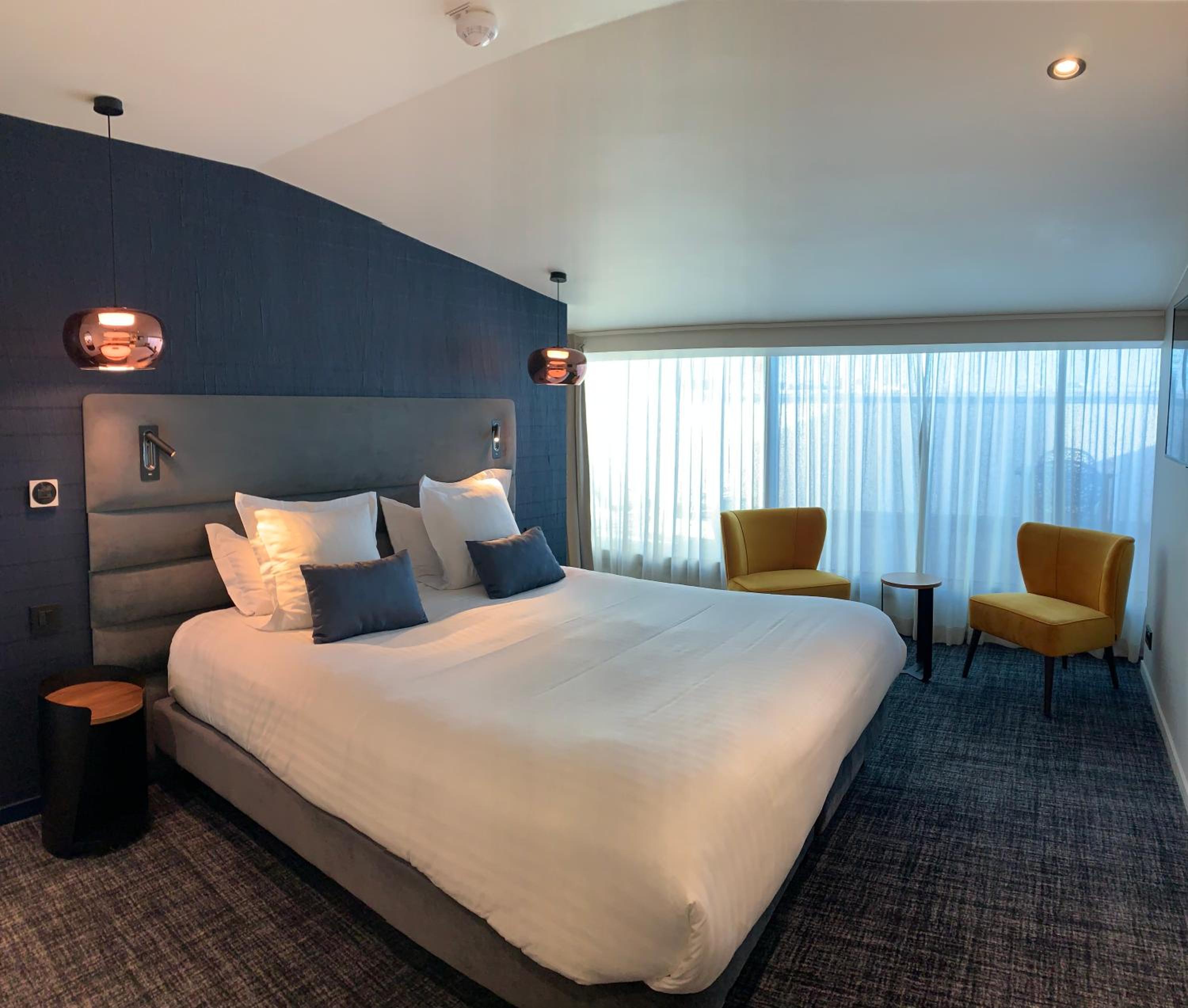 DELUXE, DOUBLE BED, JETTED TUB, TERRACE