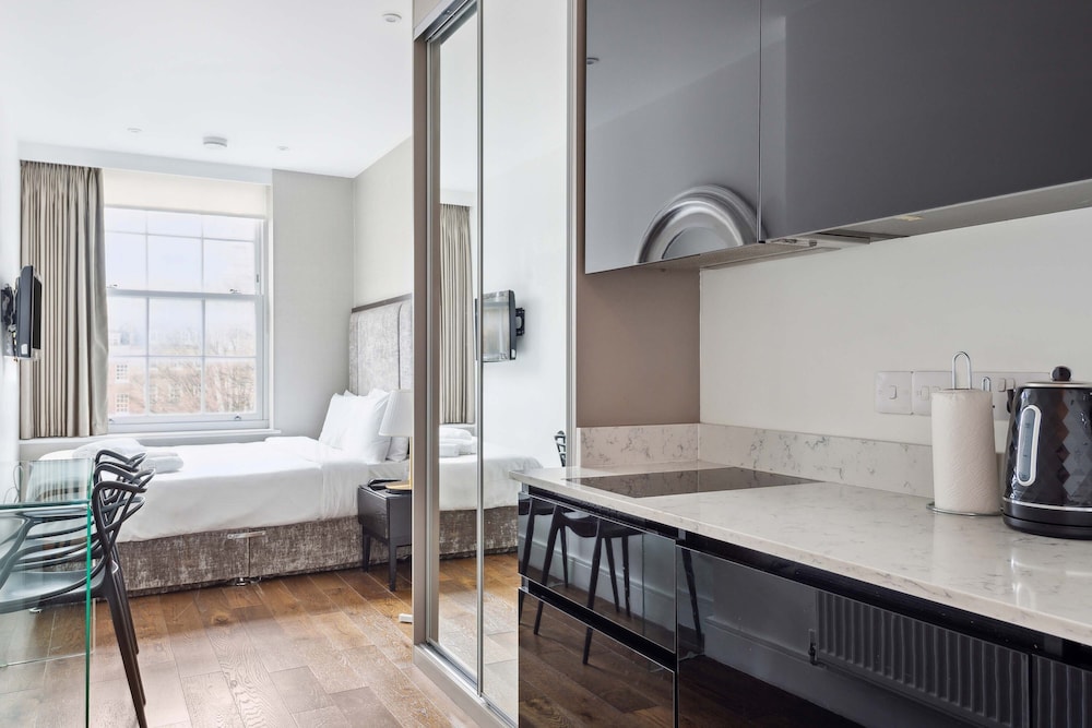 Valet Apartments Golden Square 20/22