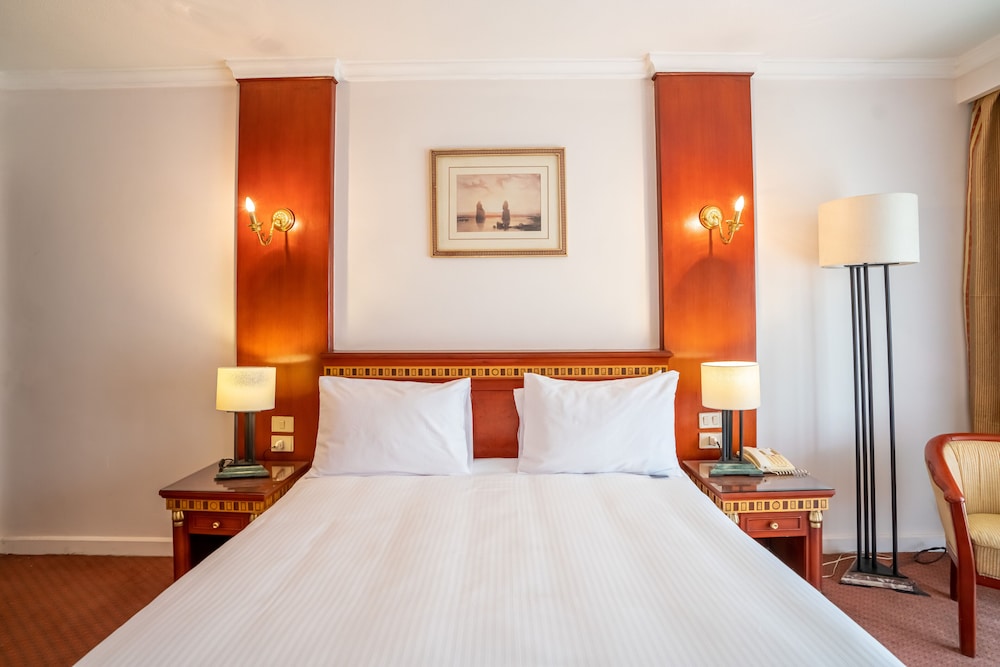 Junior Suite, King Bed, City View