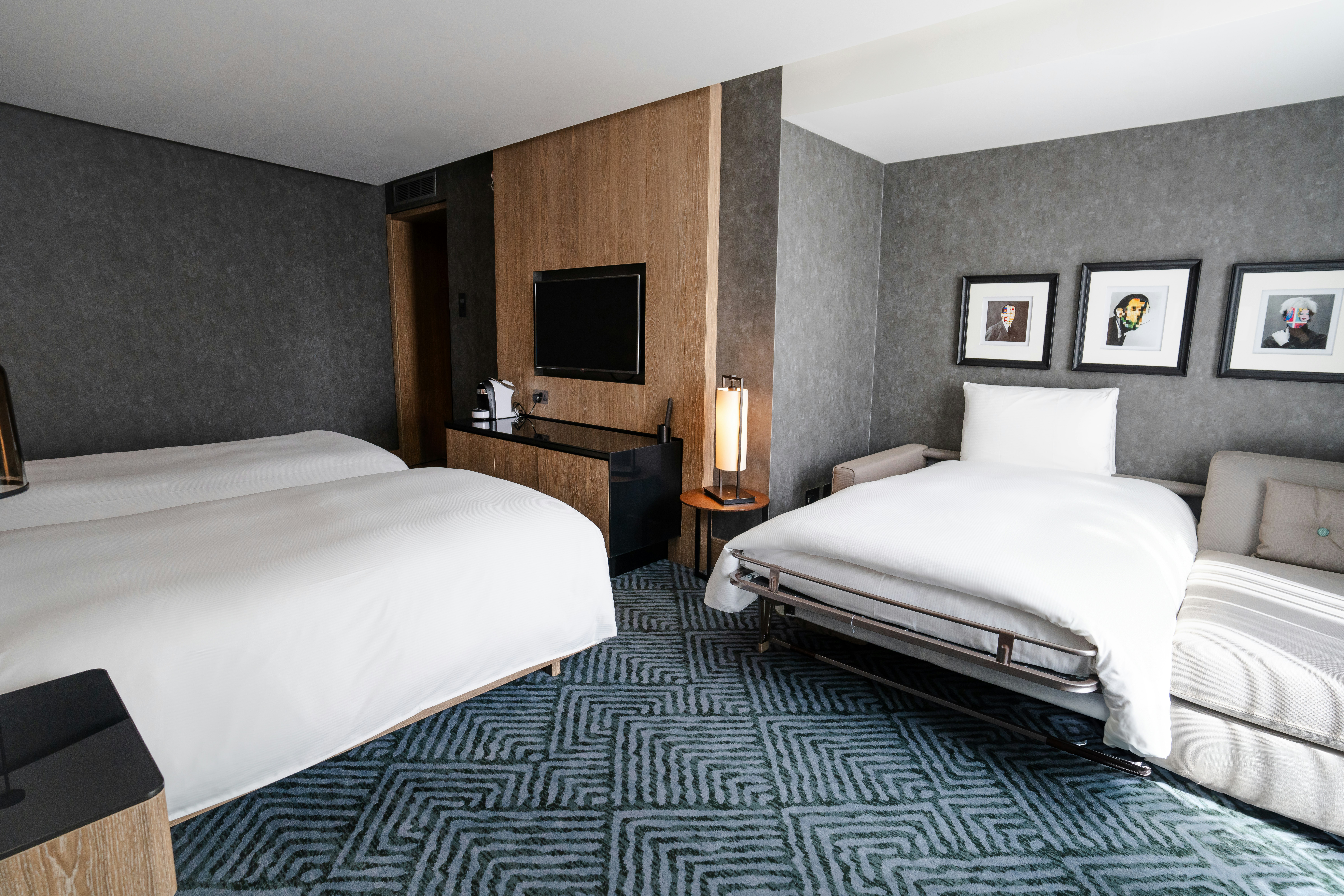 FAMILY, TWIN BEDS