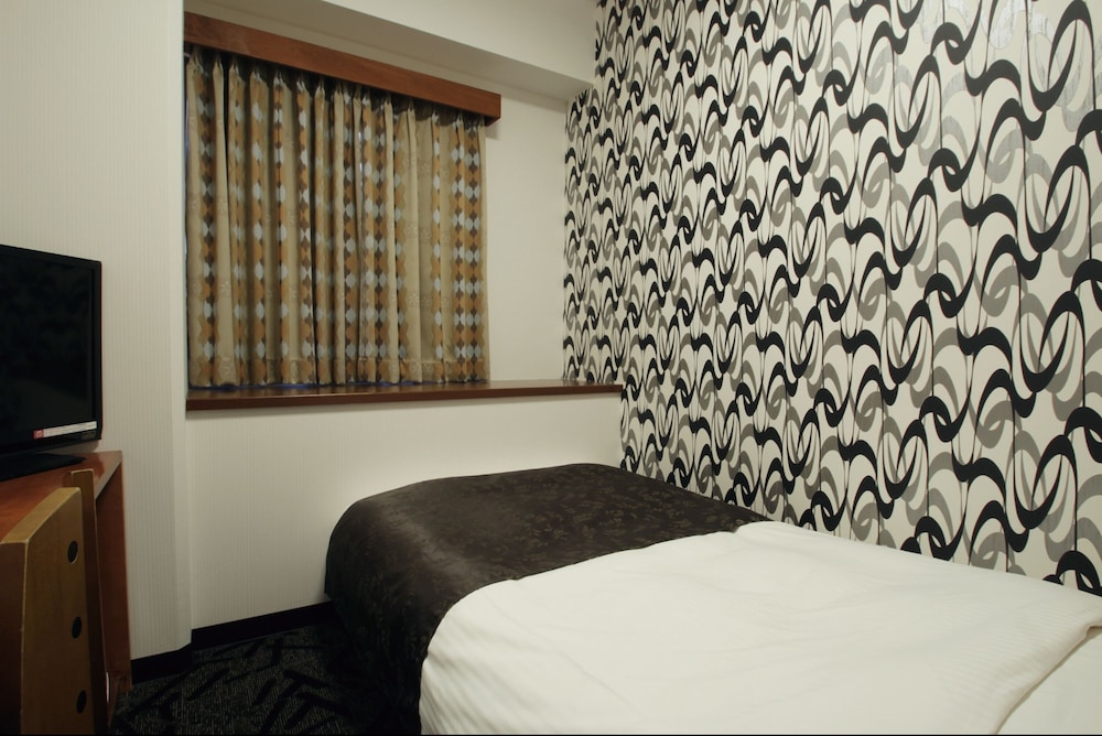 ROOM, SINGLE