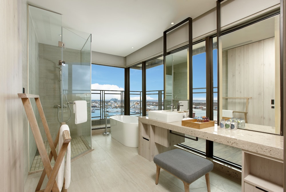 Discovery Hotel 45/65