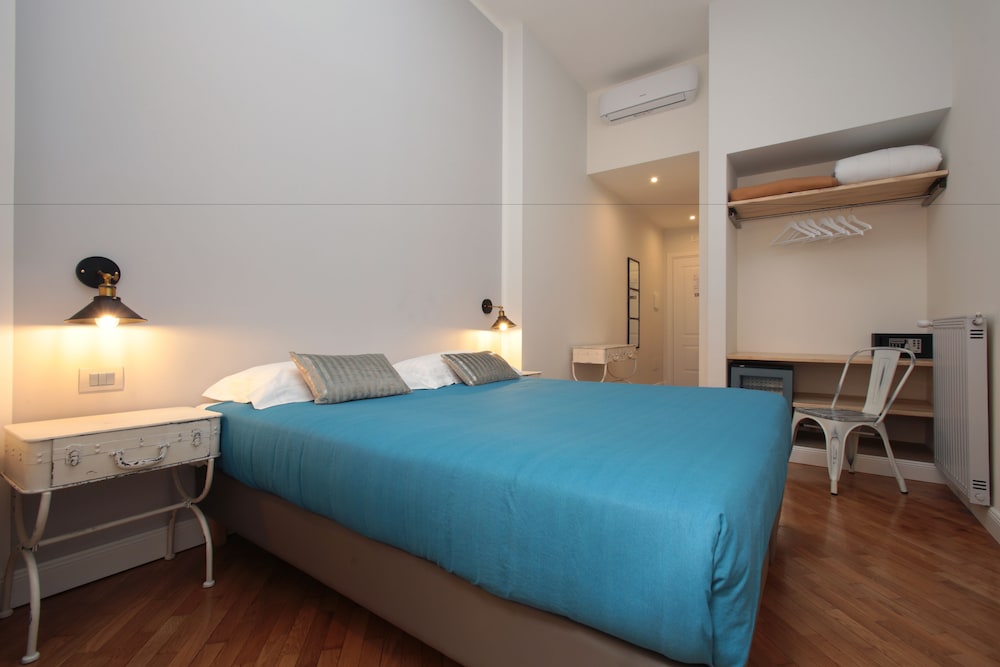 Trevi Contemporary Suite 14/42