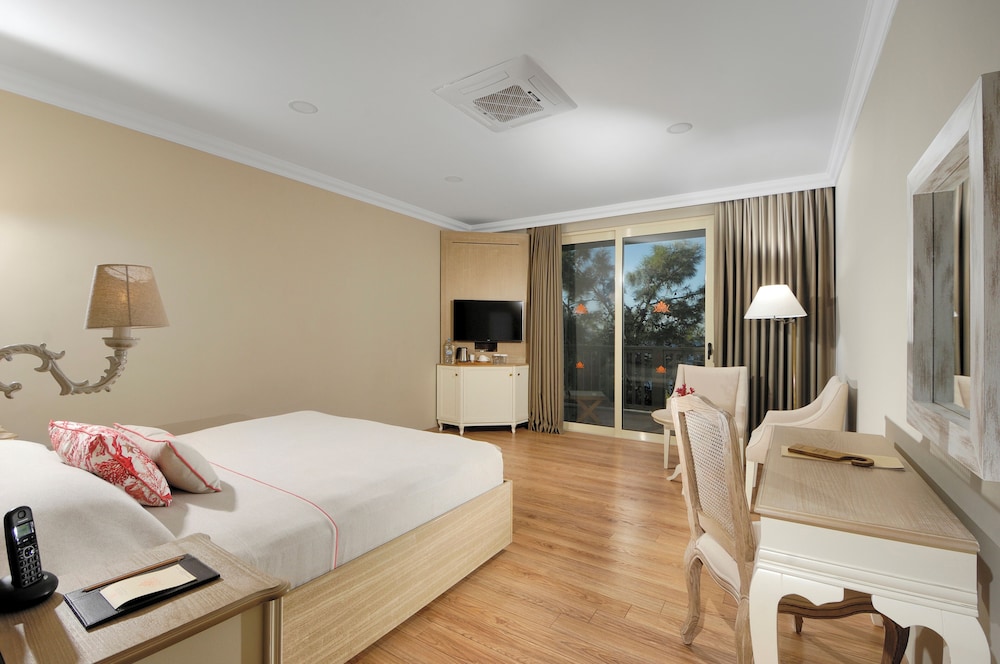 SUPERIOR ROOM