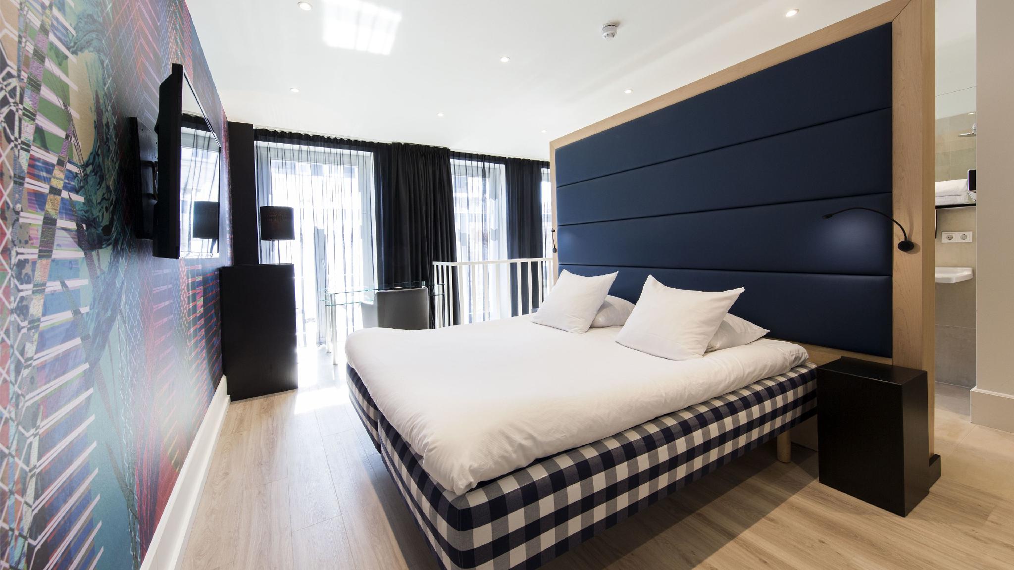 Deluxe, Queen Bed