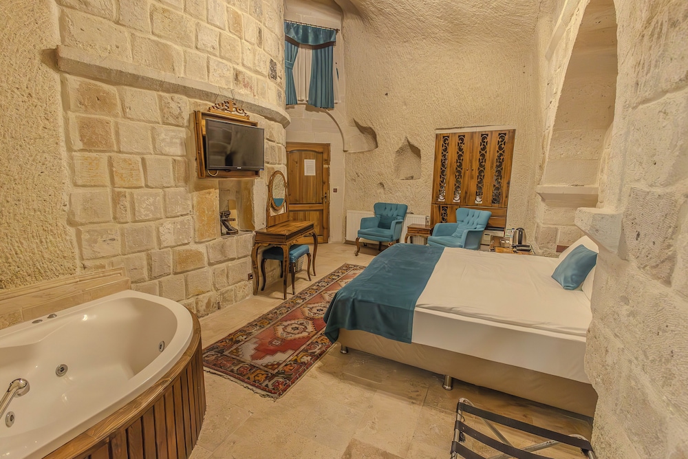 Miracle Cave Hotel 50/50