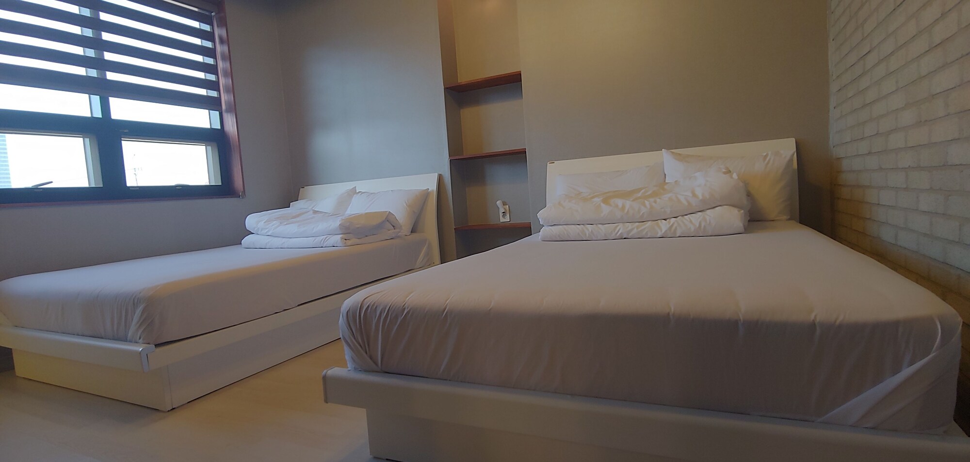 غرفة عائلية بسرير كوين، Mokpo White Windmill Guesthouse 2/5