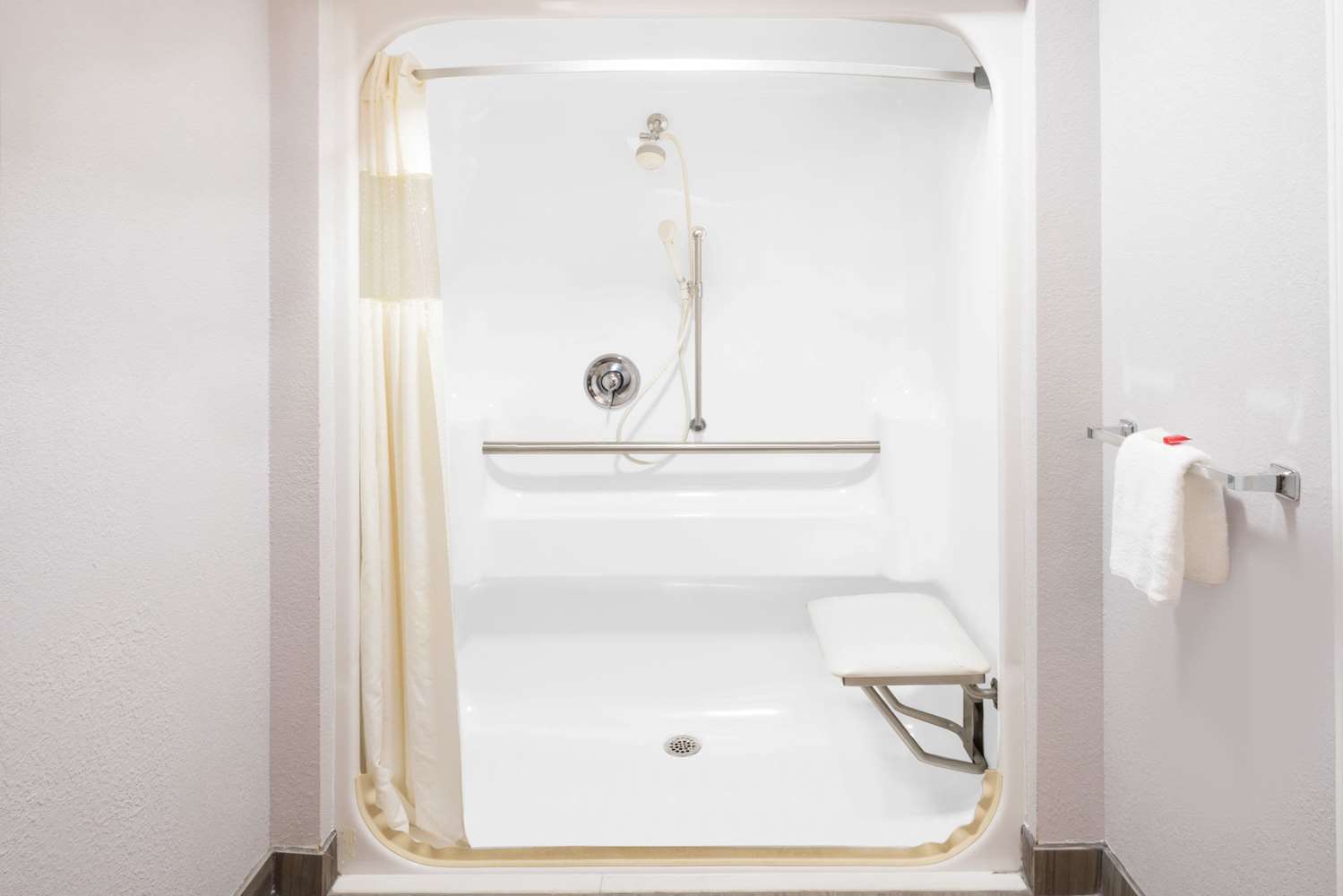 Days Inn by Wyndham Asheville Downtown North 9/10
