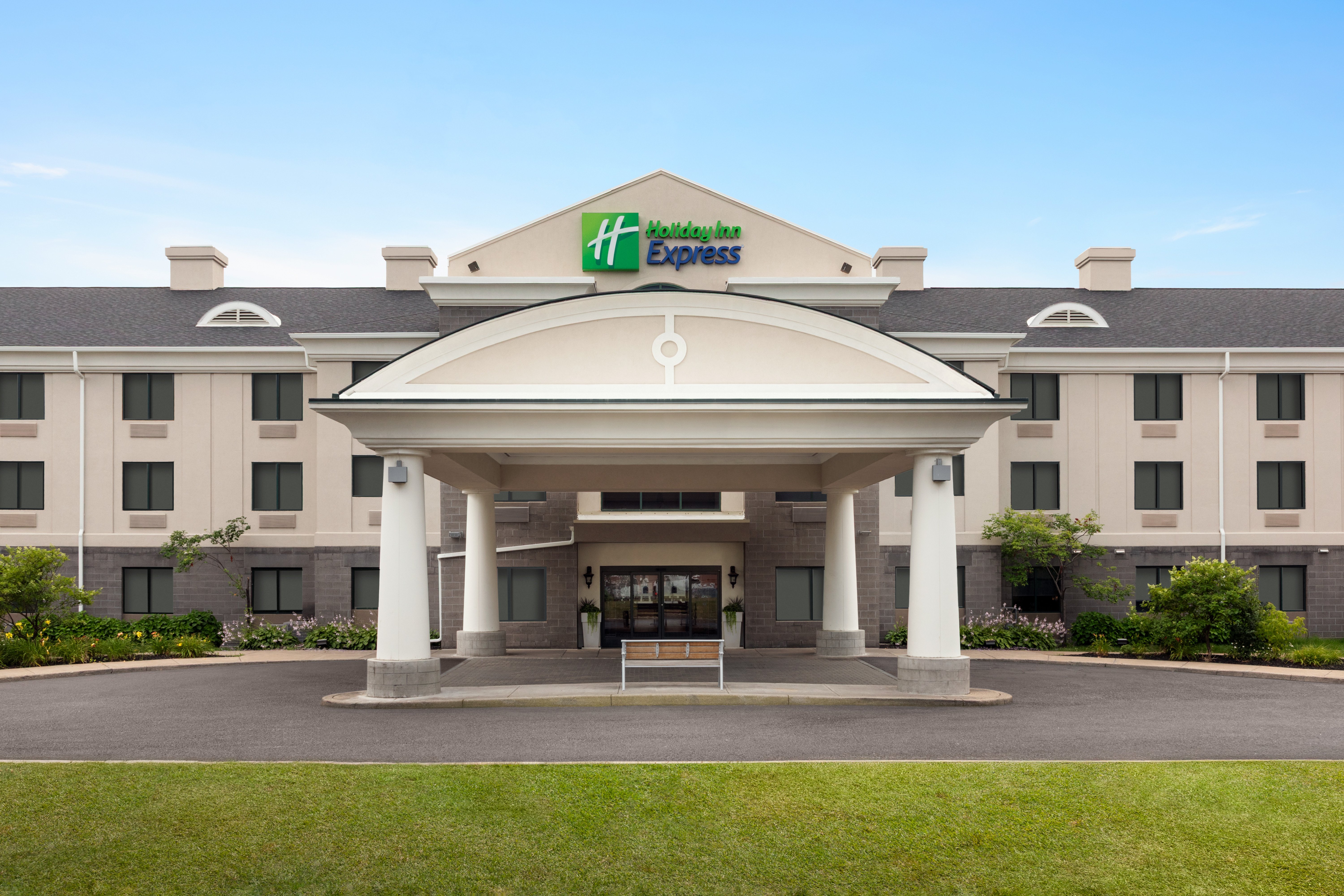 Holiday Inn Express Syracuse Airport 7/65